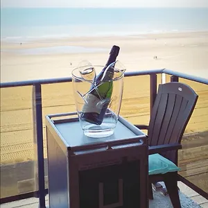  Apartment Modern Direct Seaview & Free Parking